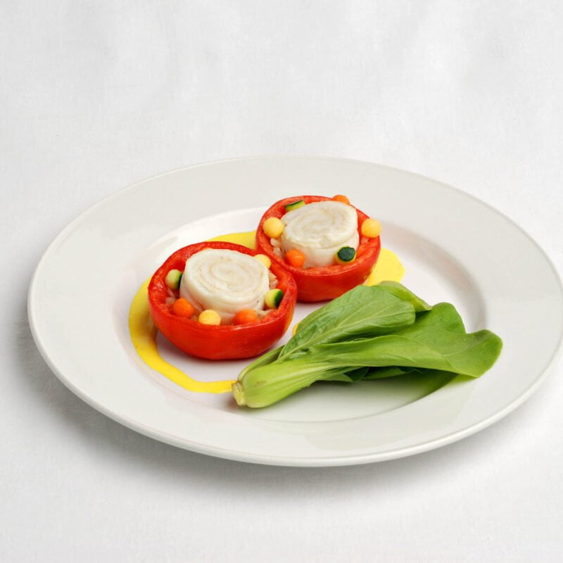 Filet de limande dans des tomates avec Bak Choi et petits légumes.